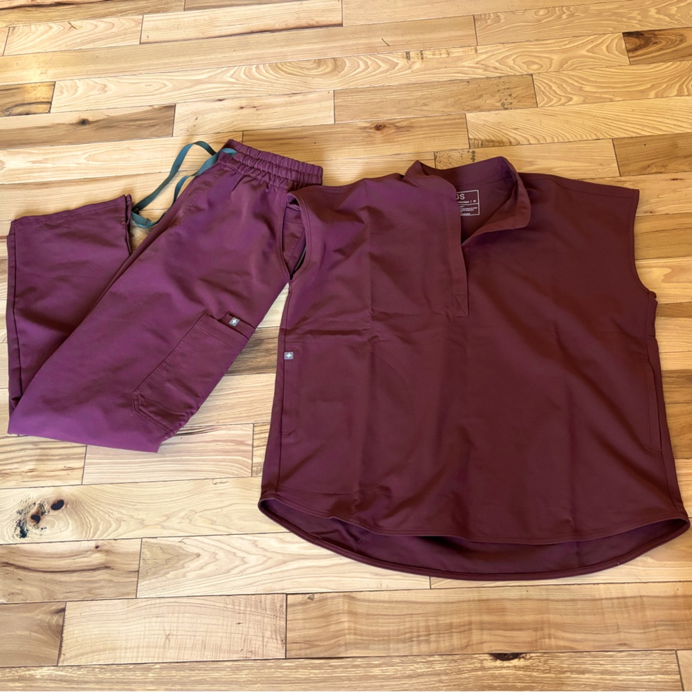 NWOT Women’s Walnut Figs Rafaela Scrub Top & Dowa Pants Set